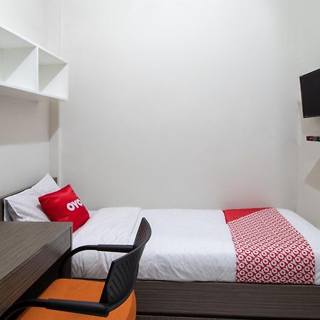 Oyo 3253 Sofia Residence Telukjambe Extérieur photo