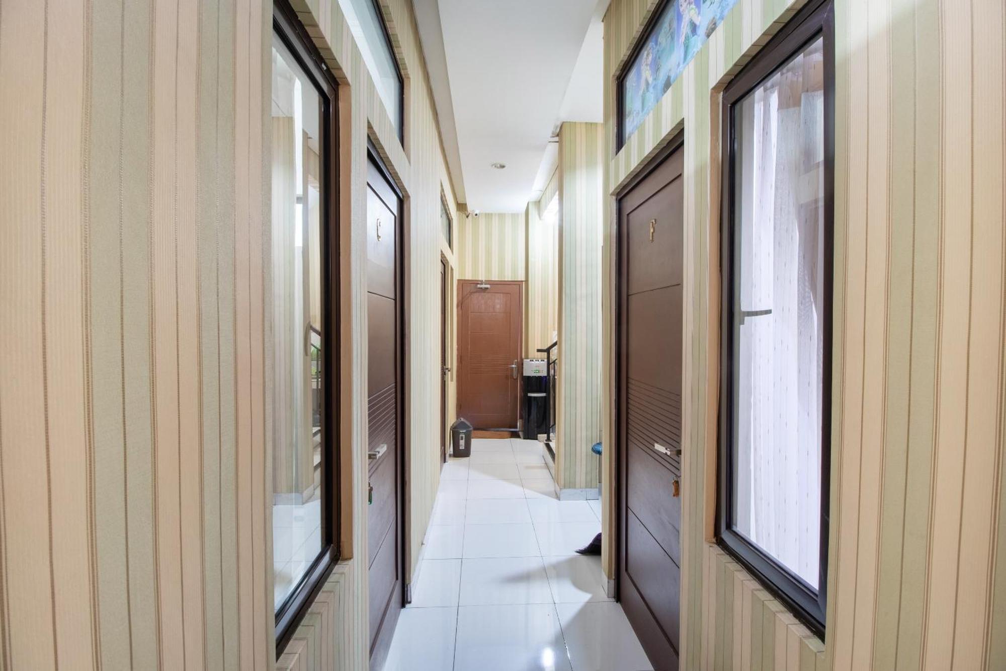 Oyo 3253 Sofia Residence Telukjambe Extérieur photo