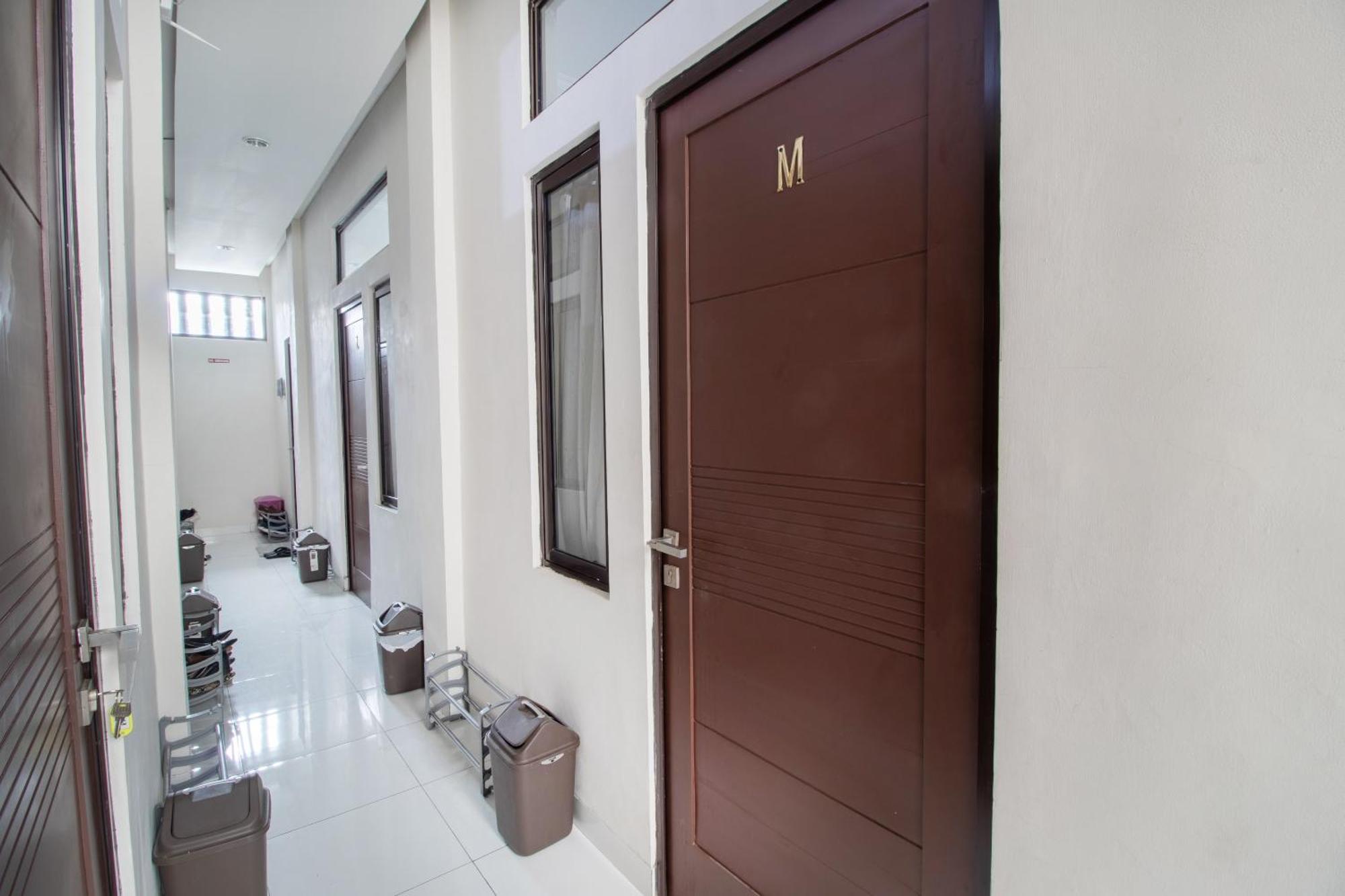 Oyo 3253 Sofia Residence Telukjambe Extérieur photo