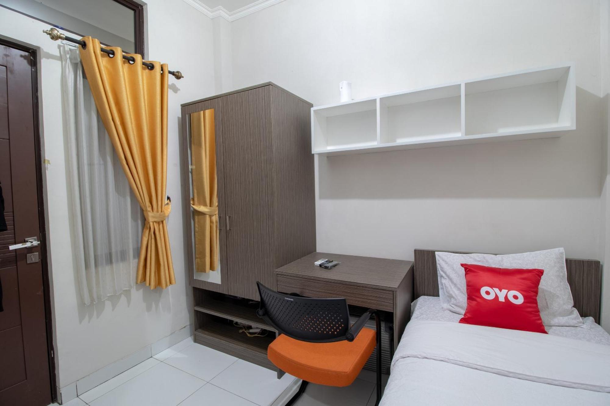 Oyo 3253 Sofia Residence Telukjambe Extérieur photo