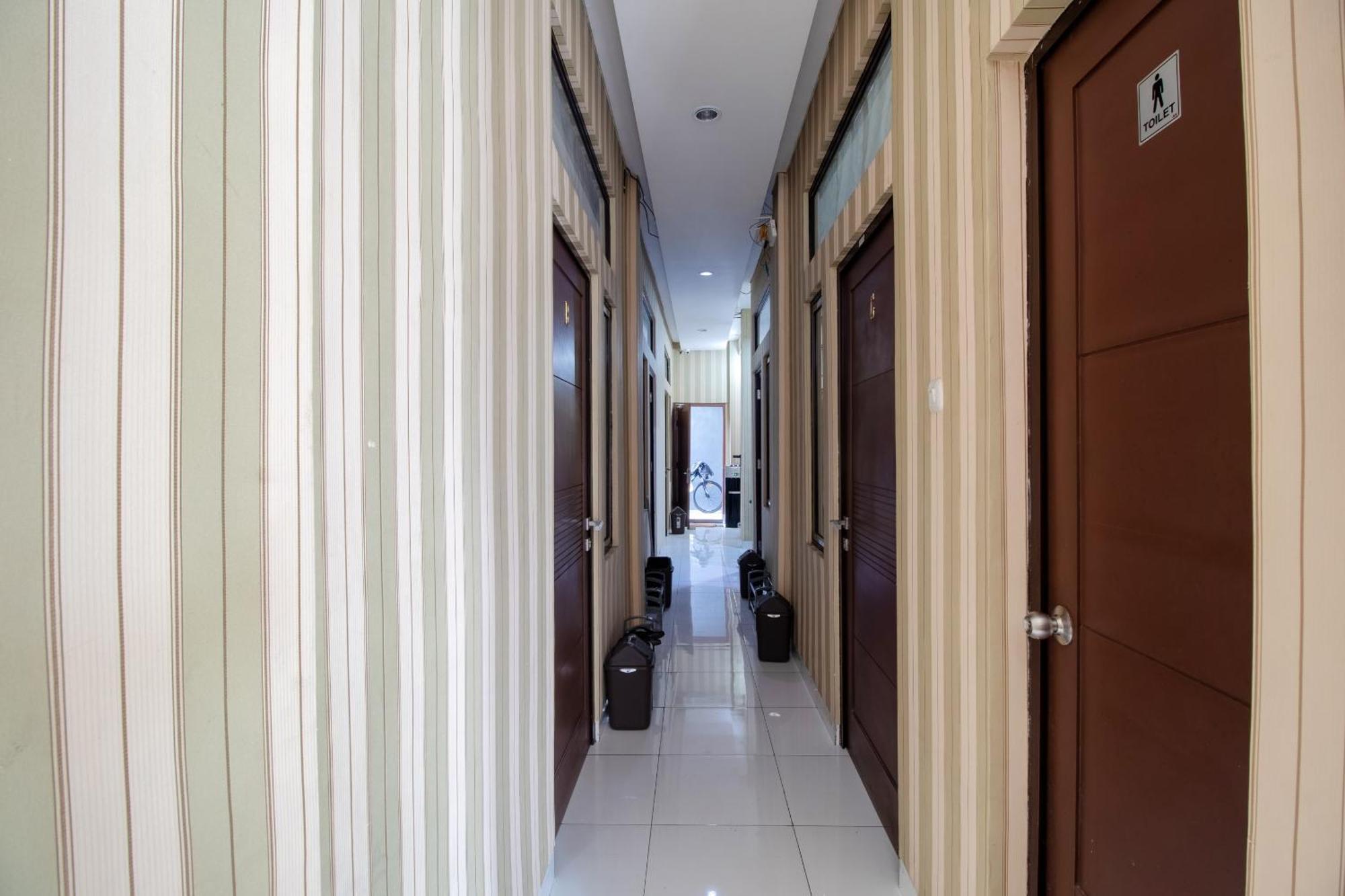 Oyo 3253 Sofia Residence Telukjambe Extérieur photo