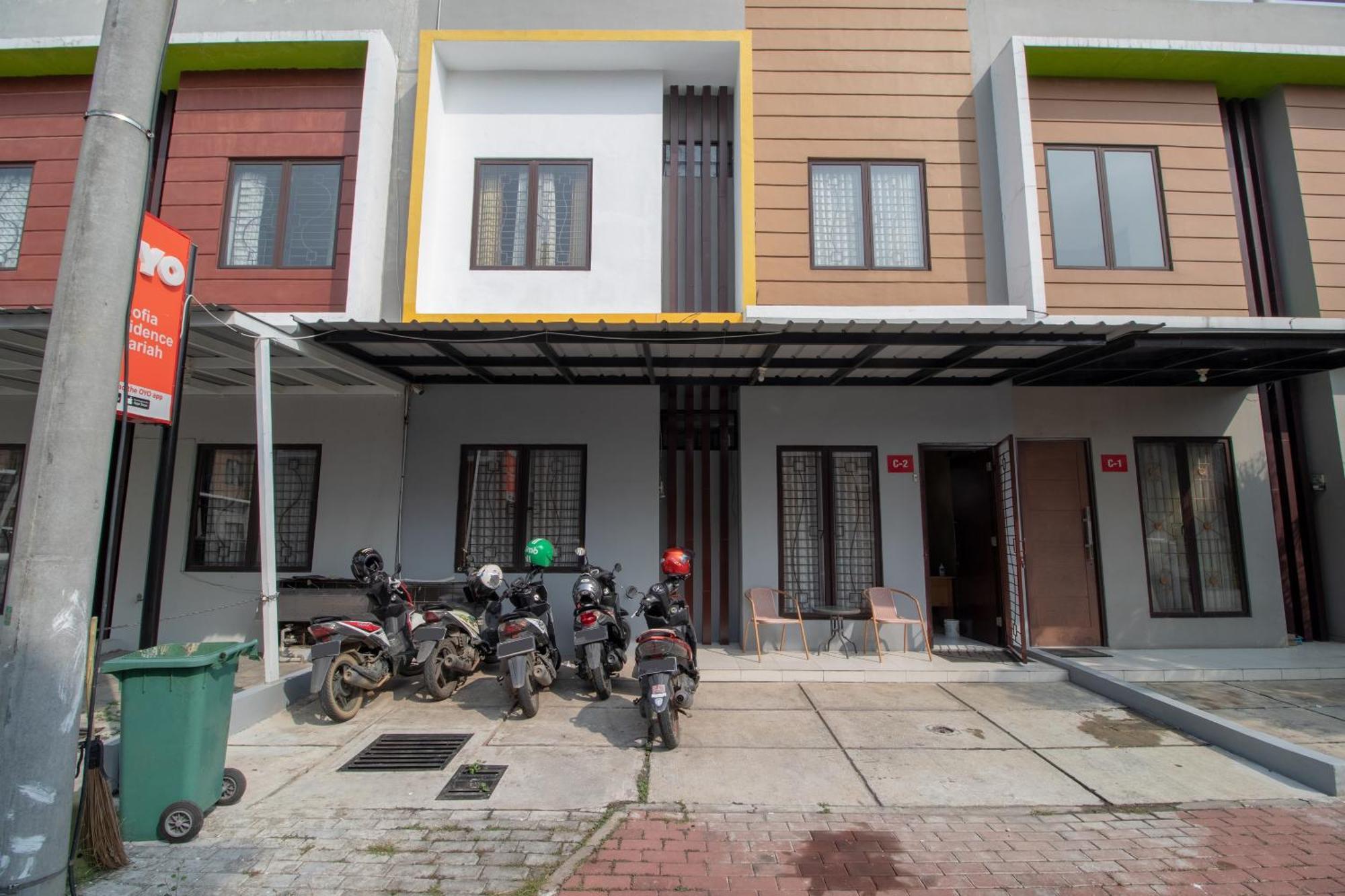 Oyo 3253 Sofia Residence Telukjambe Extérieur photo